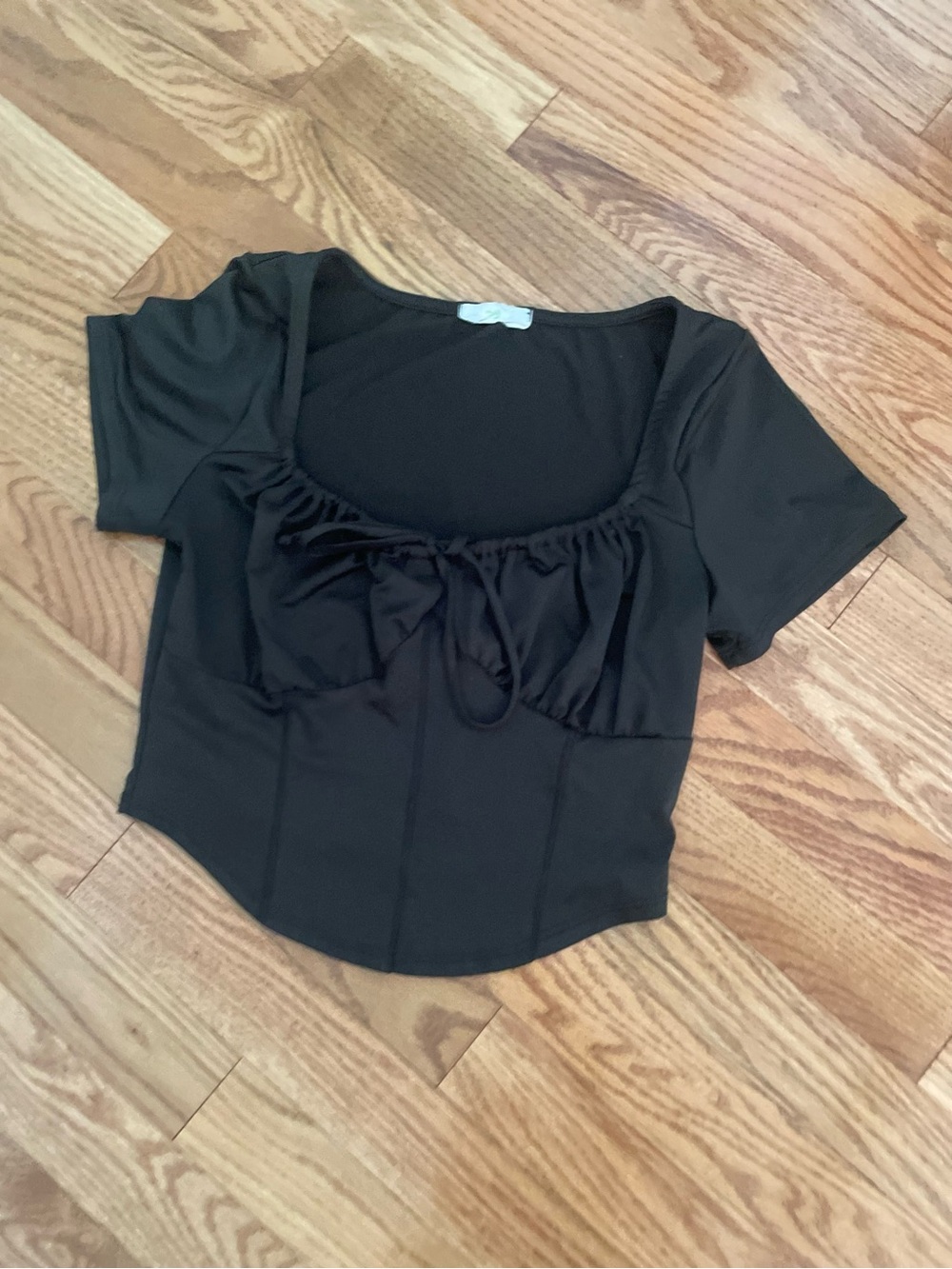 Black Short Sleeve Ruched Scoop Crop Top